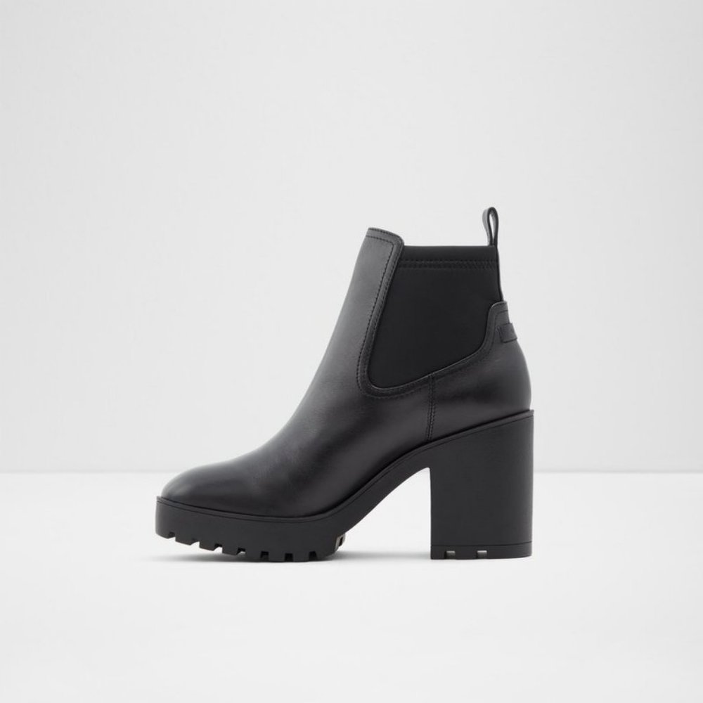 NWT Chetta Black Leather Smooth Women's Chelsea Boot